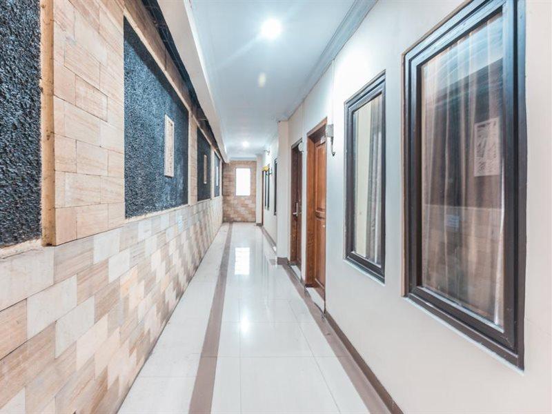 Oyo 1667 Wisma Lux Barkah Jakarta Korridorer bilde