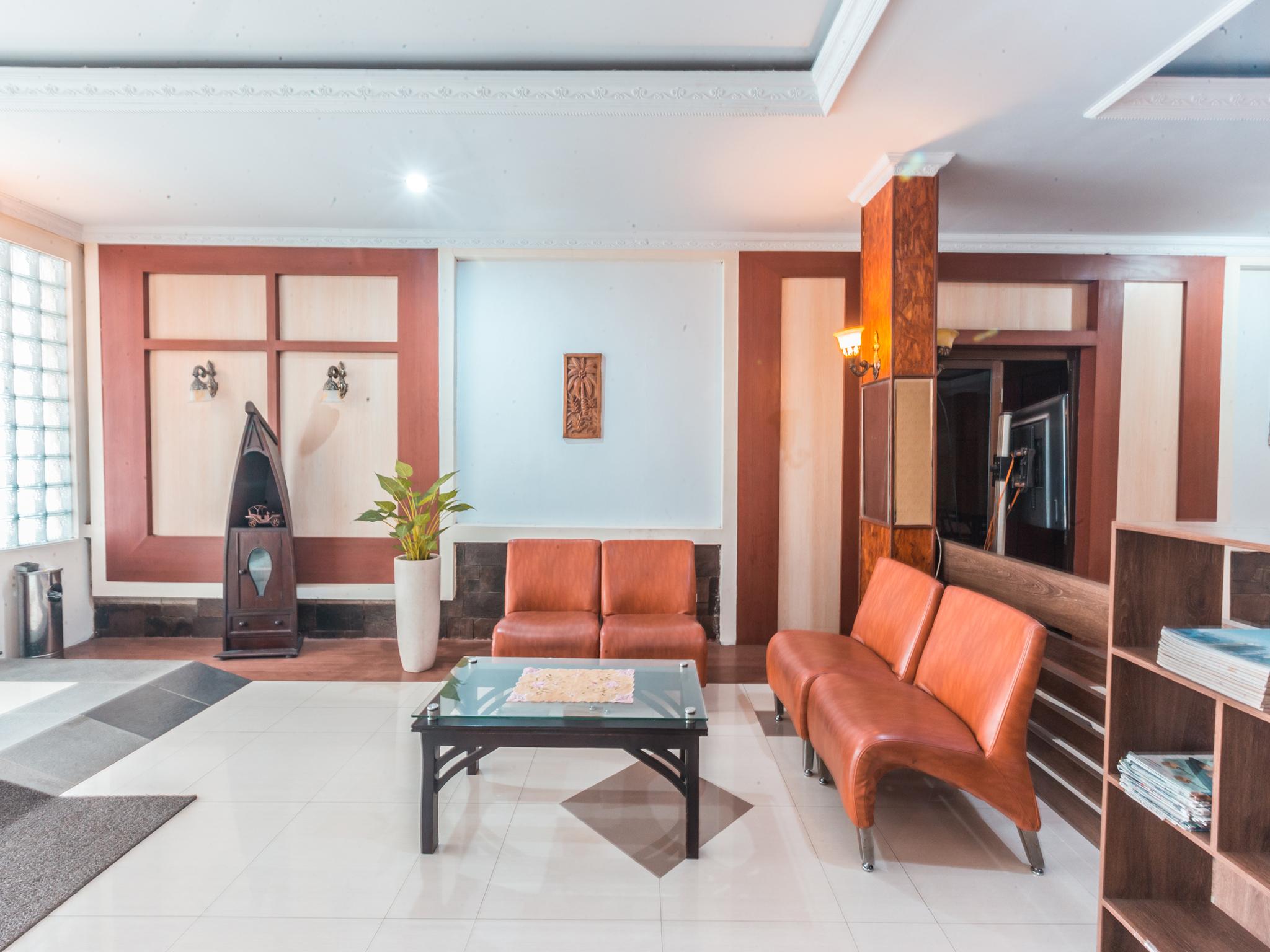 Oyo 1667 Wisma Lux Barkah Jakarta Eksteriør bilde