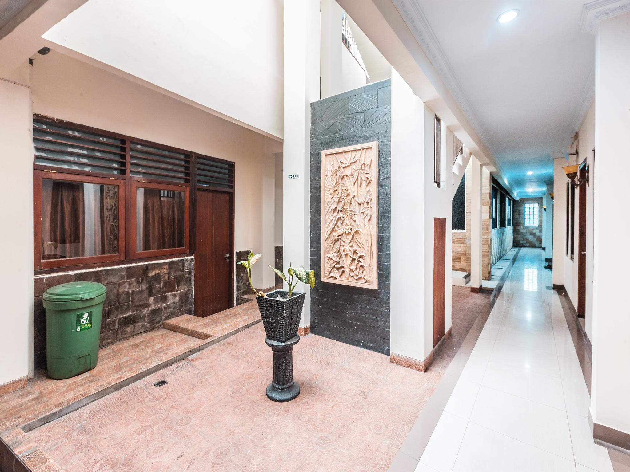 Oyo 1667 Wisma Lux Barkah Jakarta Eksteriør bilde