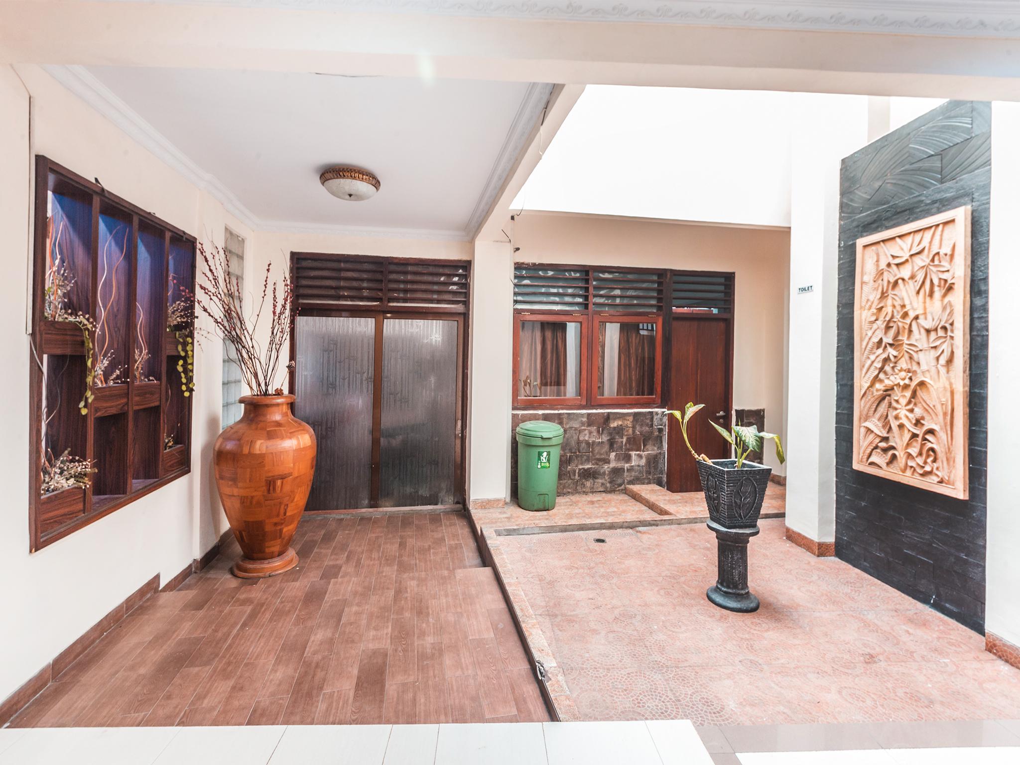 Oyo 1667 Wisma Lux Barkah Jakarta Eksteriør bilde