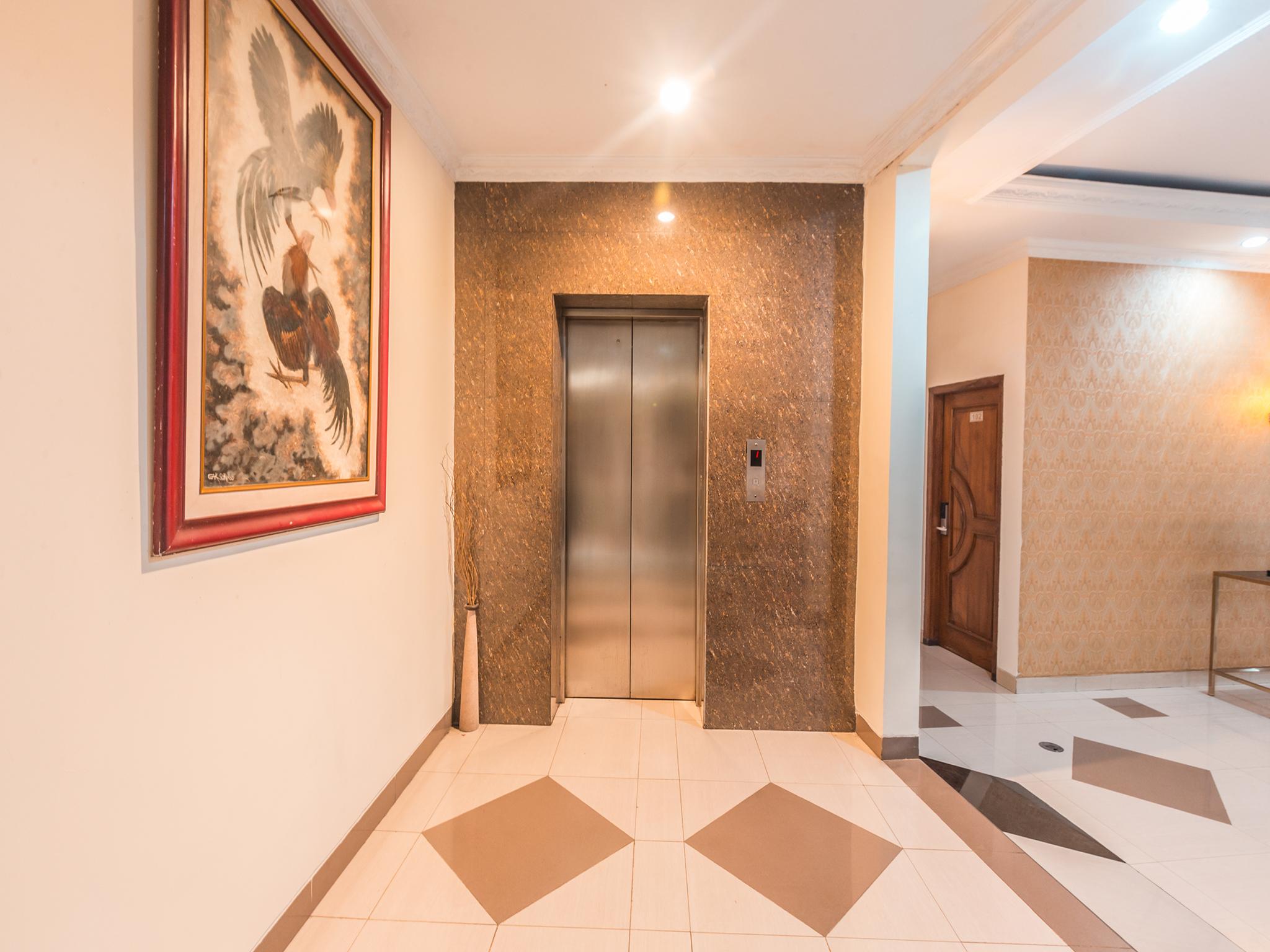 Oyo 1667 Wisma Lux Barkah Jakarta Eksteriør bilde